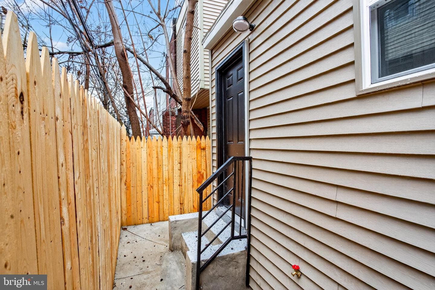 829 E Westmoreland Street photo 26