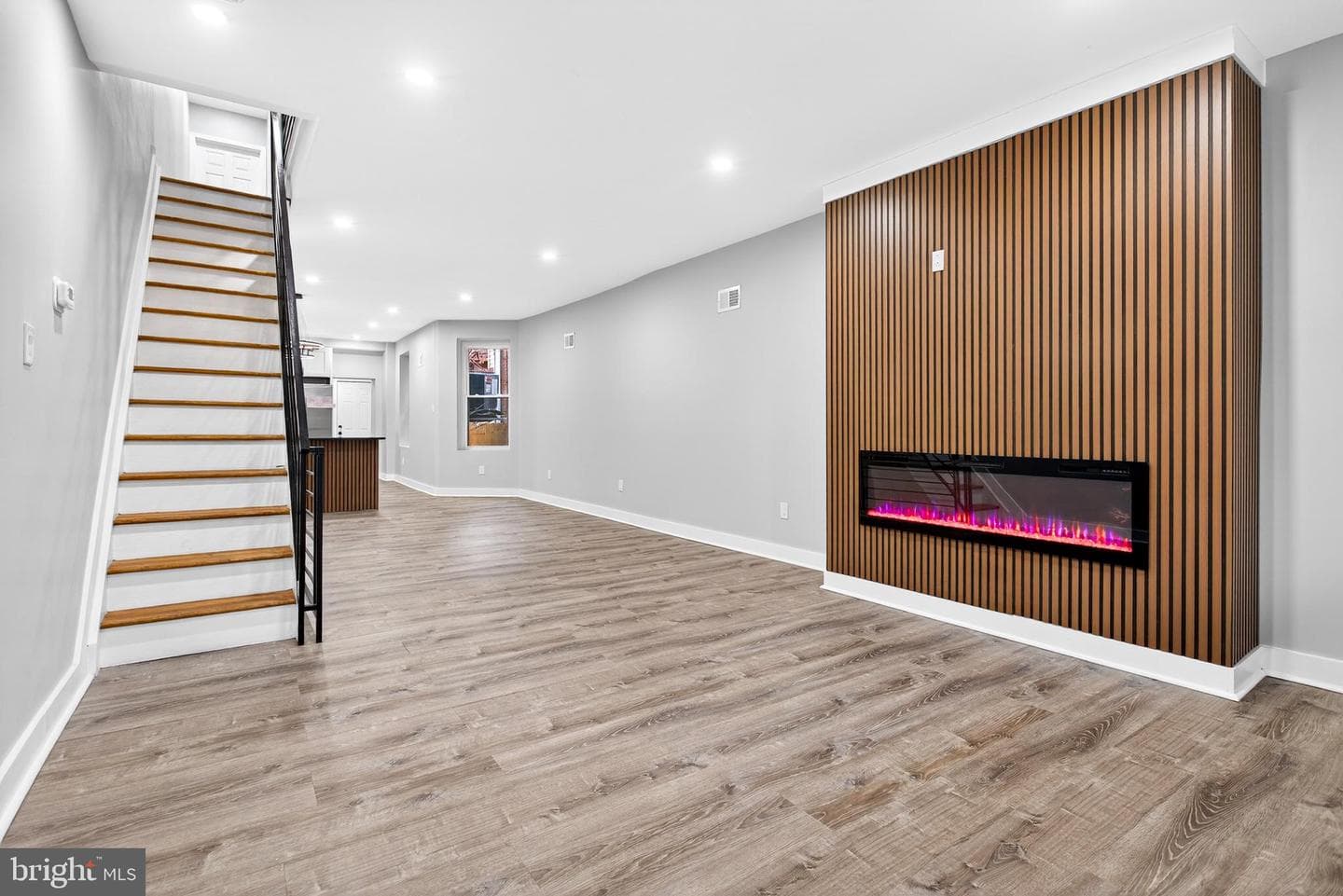 829 E Westmoreland Street photo 3