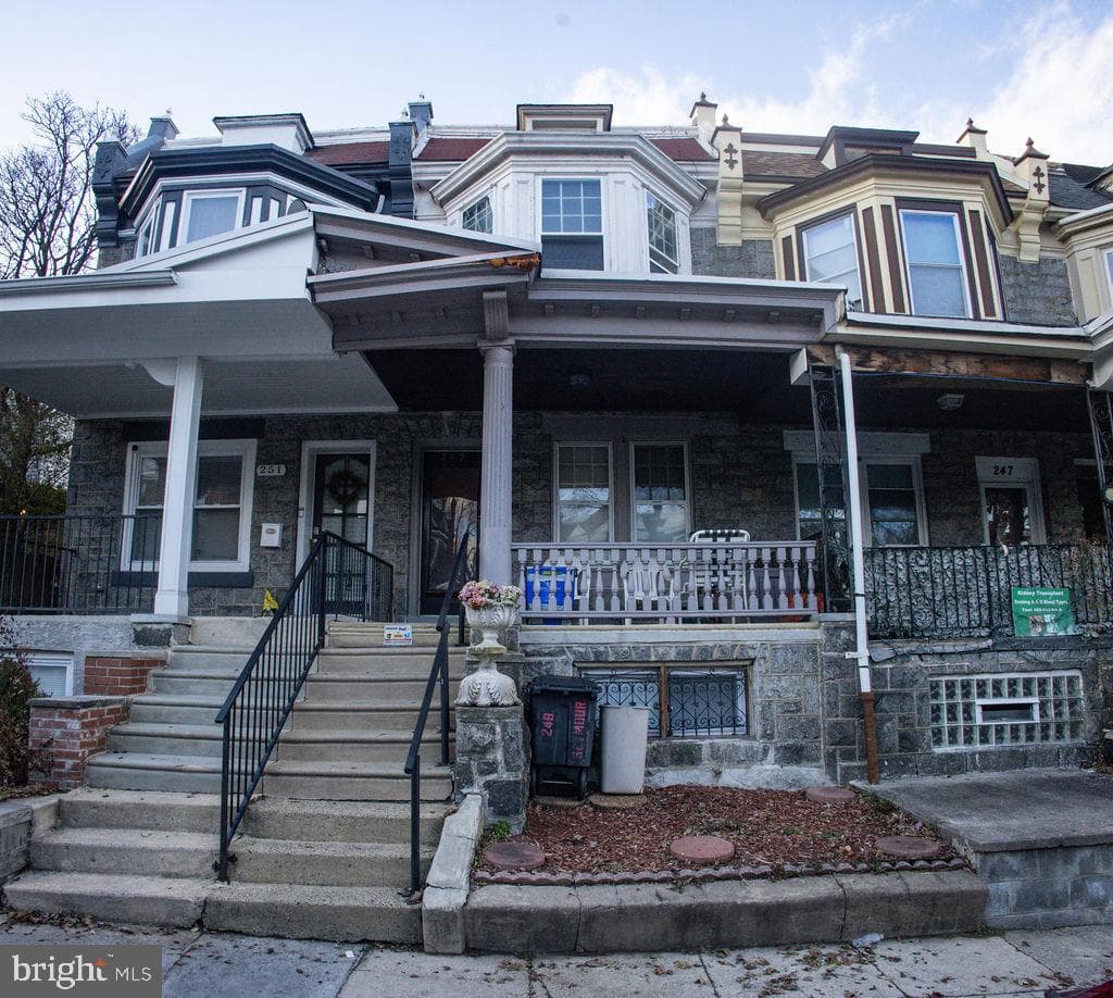 249 W Seymour Street photo 3