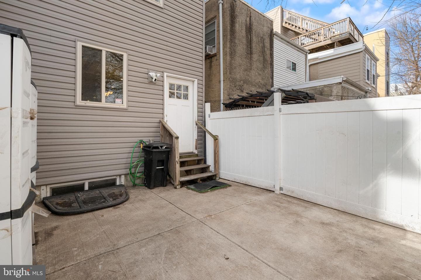 827 Leland Street photo 37