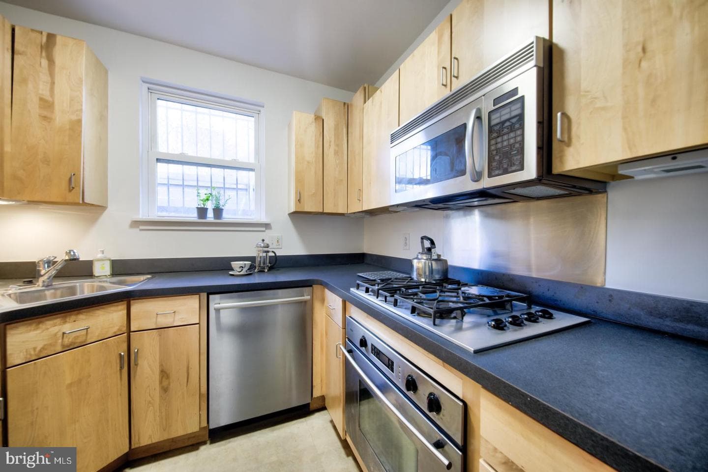 1807 Pemberton Street photo 8