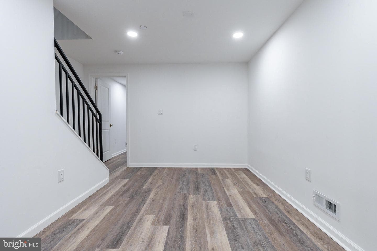 109 Watkins Street photo 35