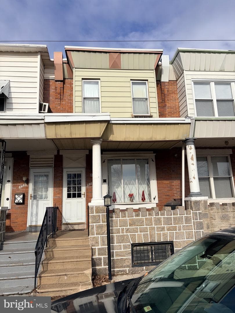2952 Cedar Street photo 2