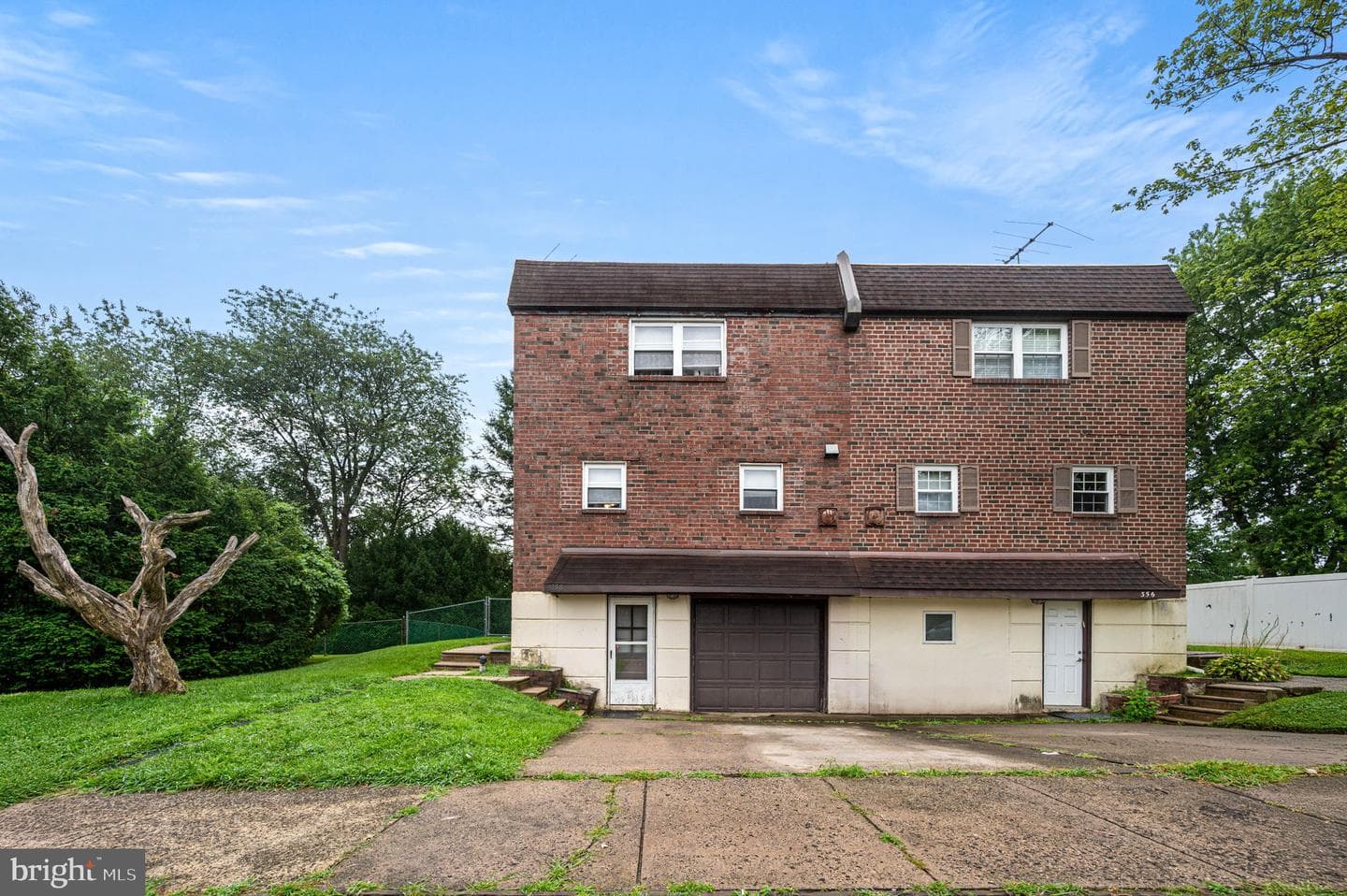 358 Tomlinson Terrace photo 2