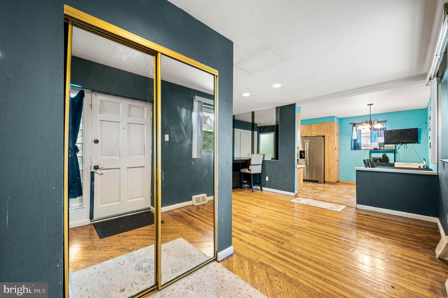 358 Tomlinson Terrace photo 3