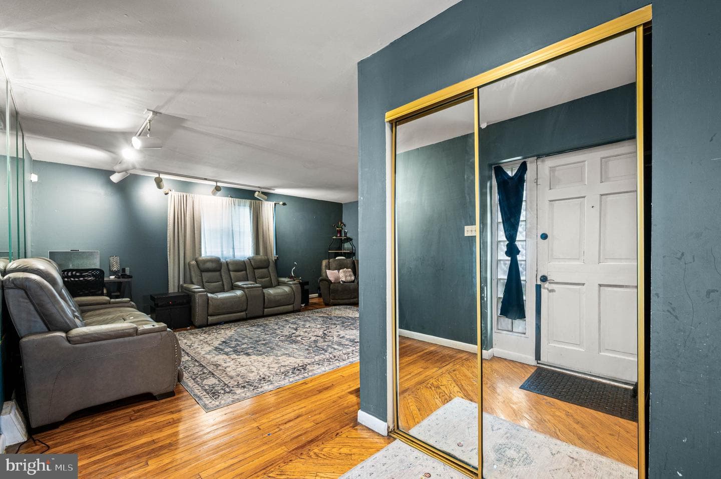 358 Tomlinson Terrace photo 4