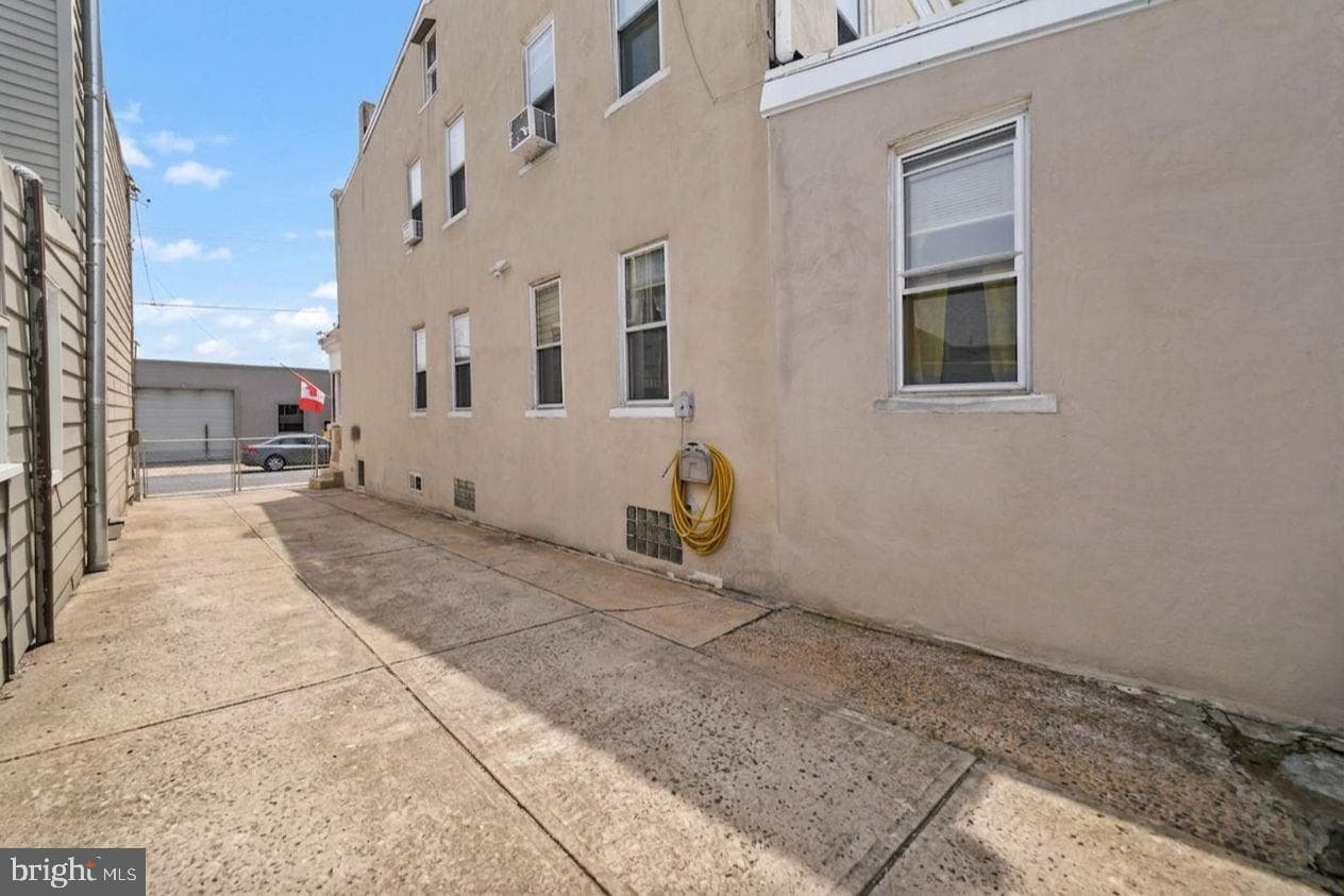 4634 James Street photo 17