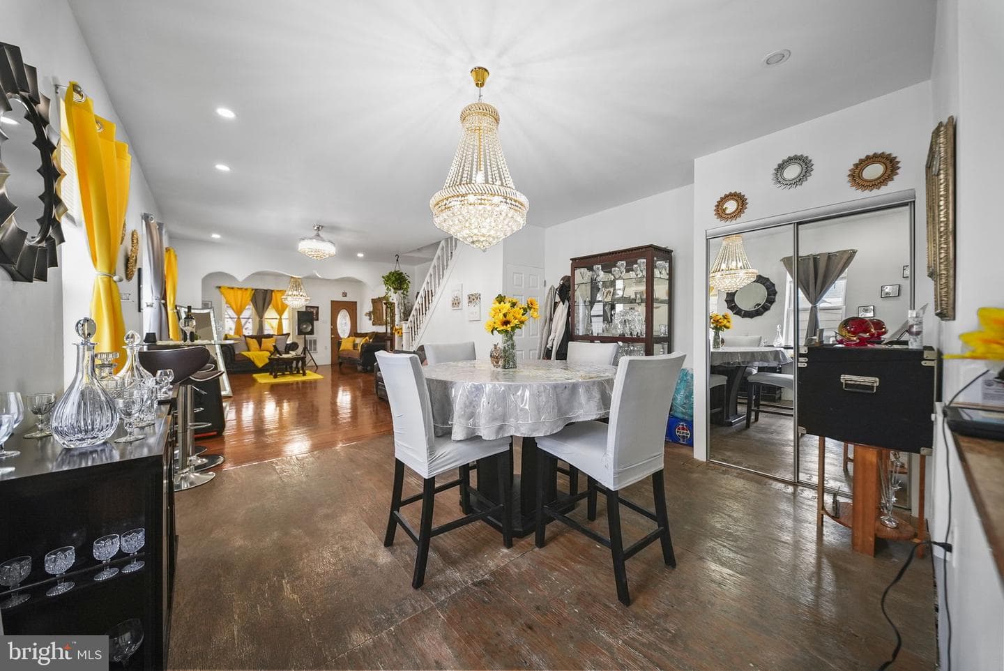 4634 James Street photo 3