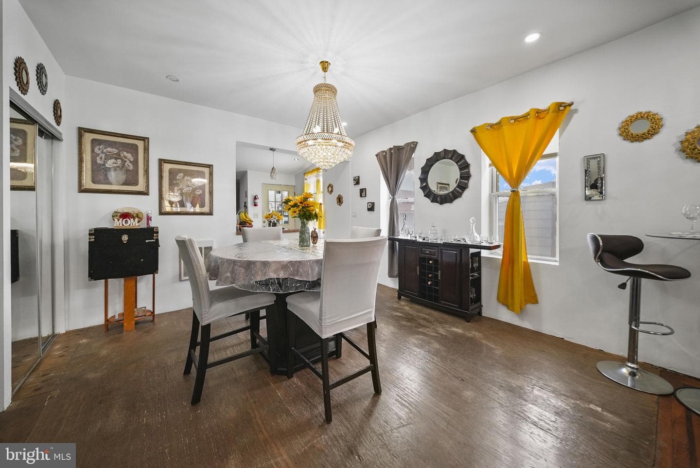 4634 James Street photo 4