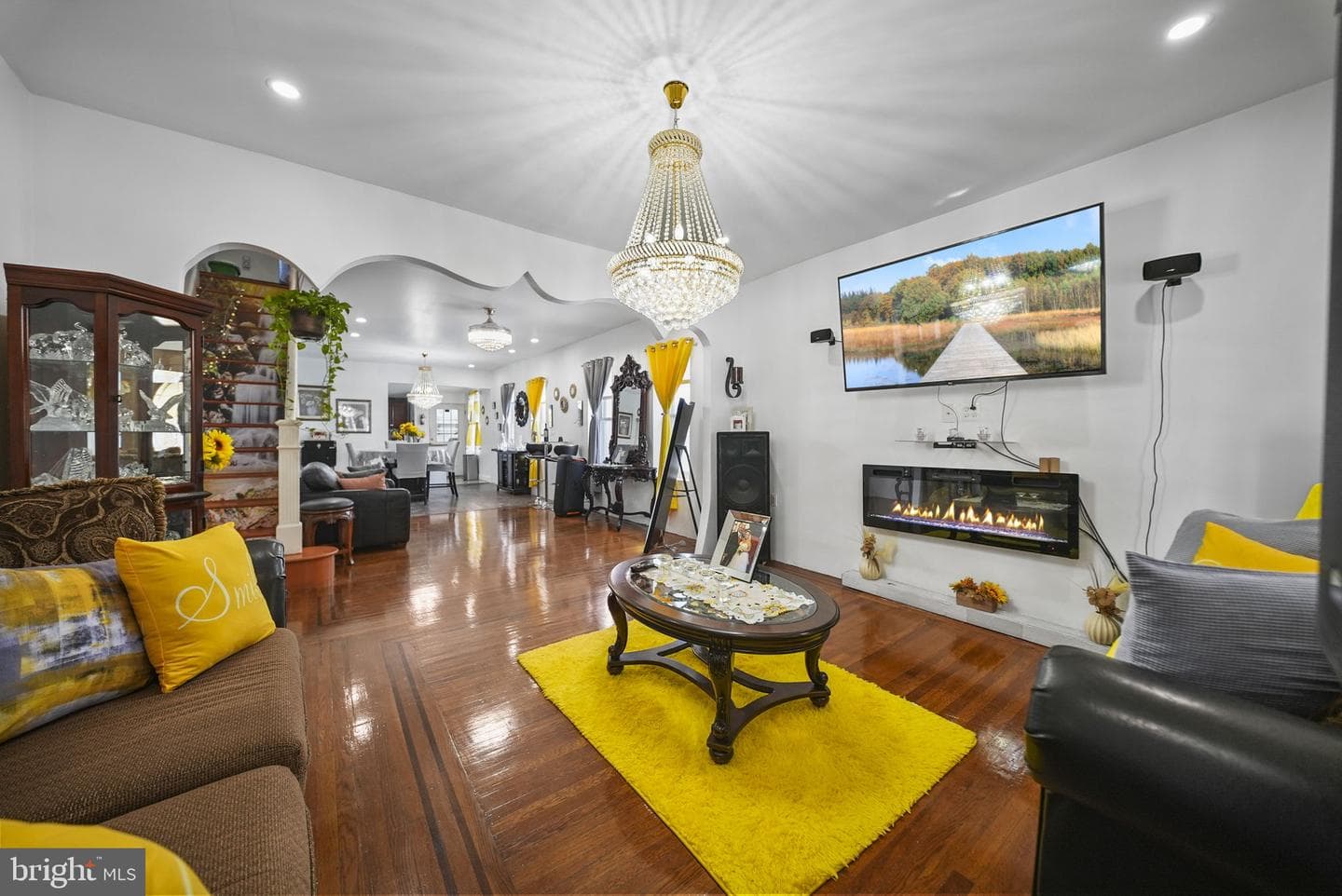 4634 James Street photo 5