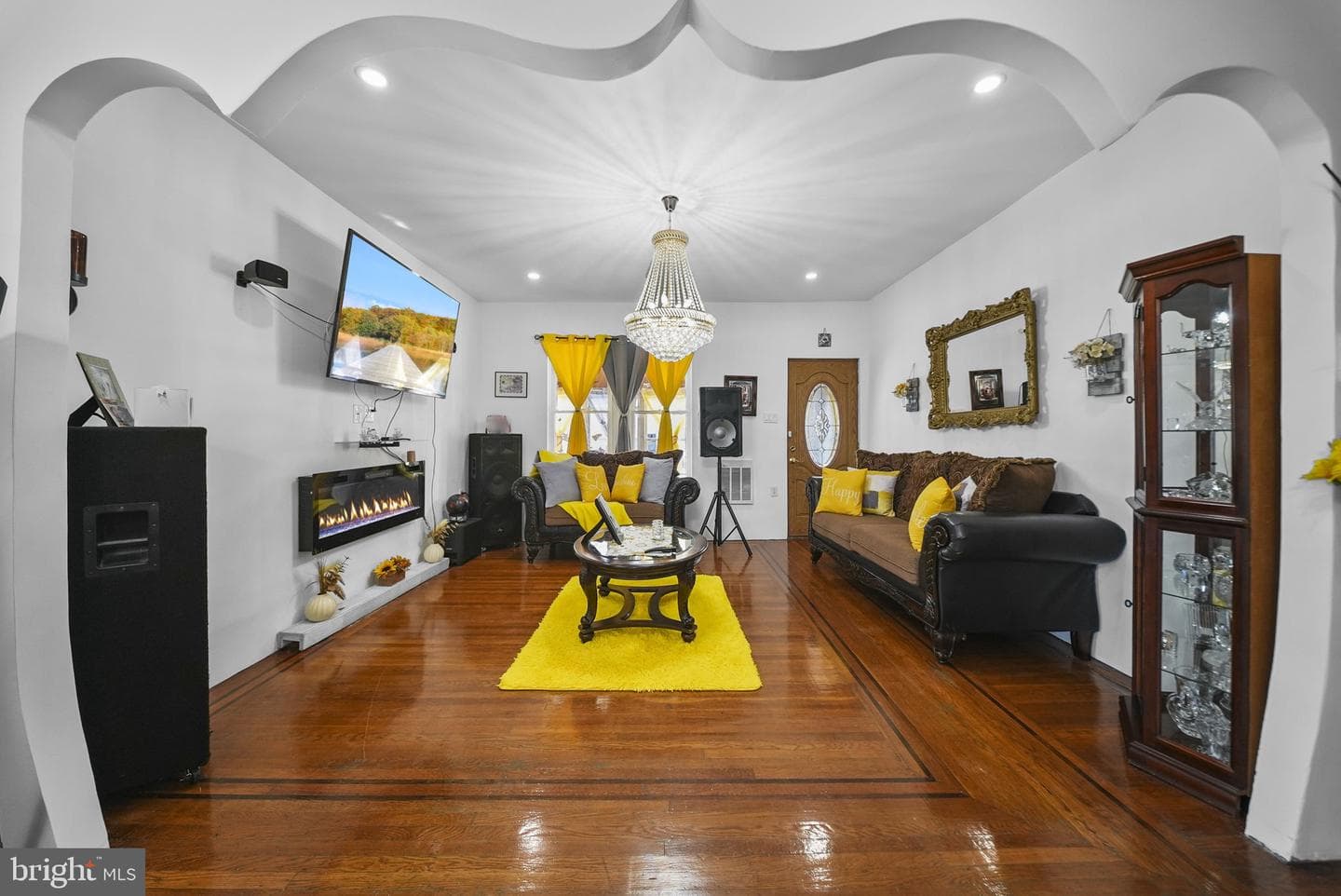 4634 James Street photo 6