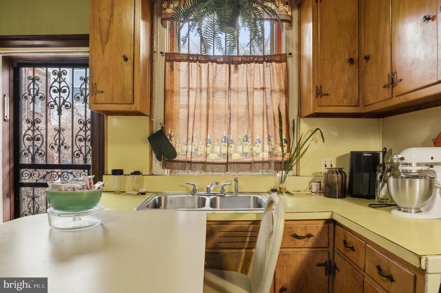 3751 N Gratz Street photo 15