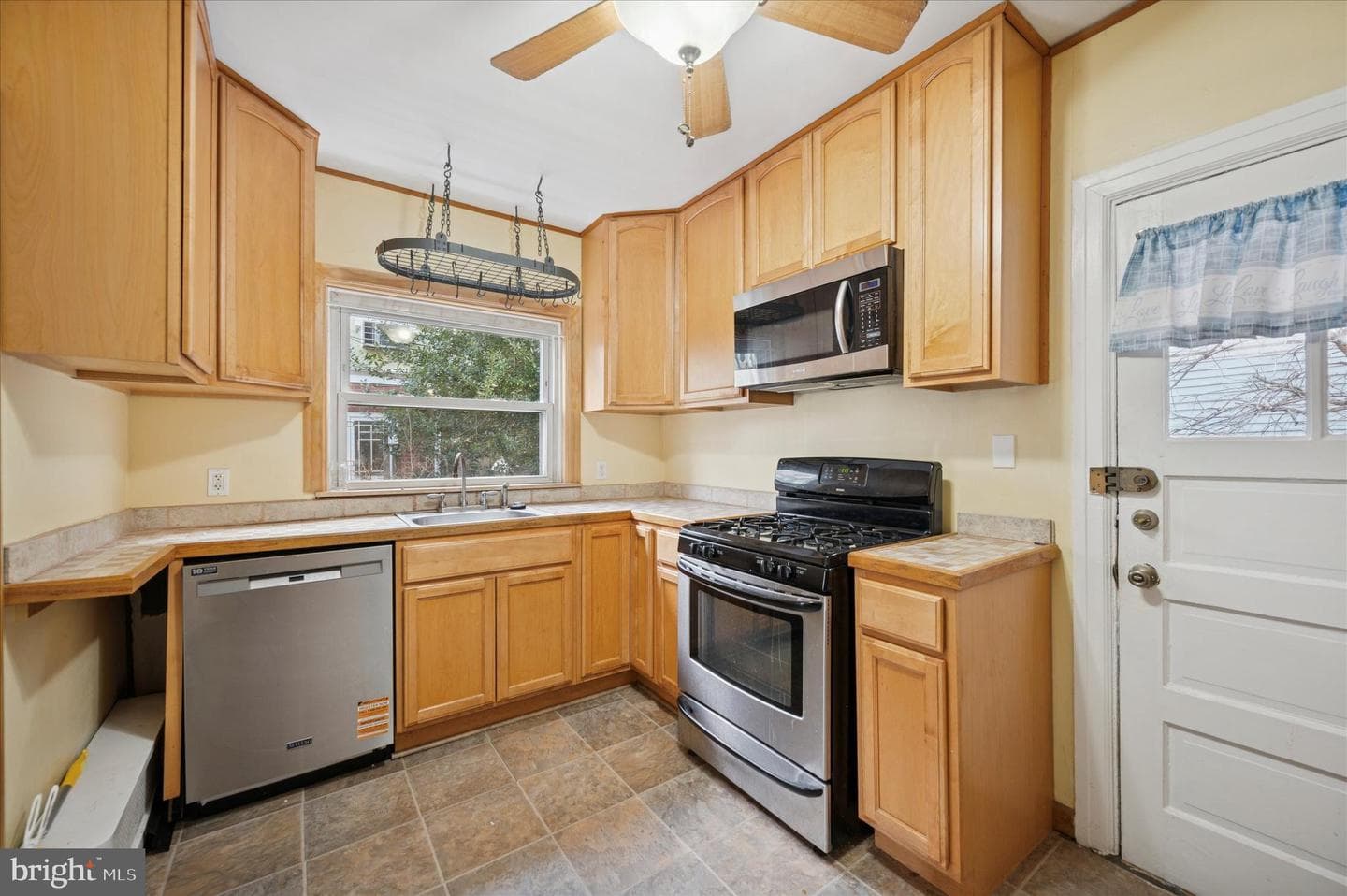 420 Passmore Street photo 2