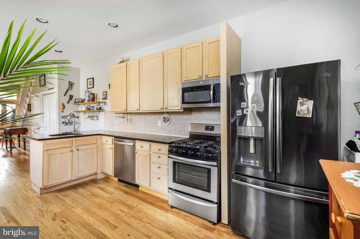 1627-29 W Stiles Street photo 8