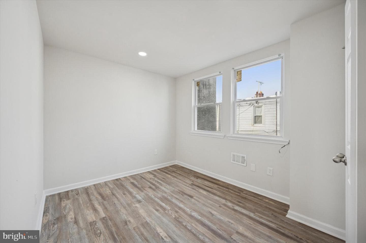 5611 Appletree Street photo 11