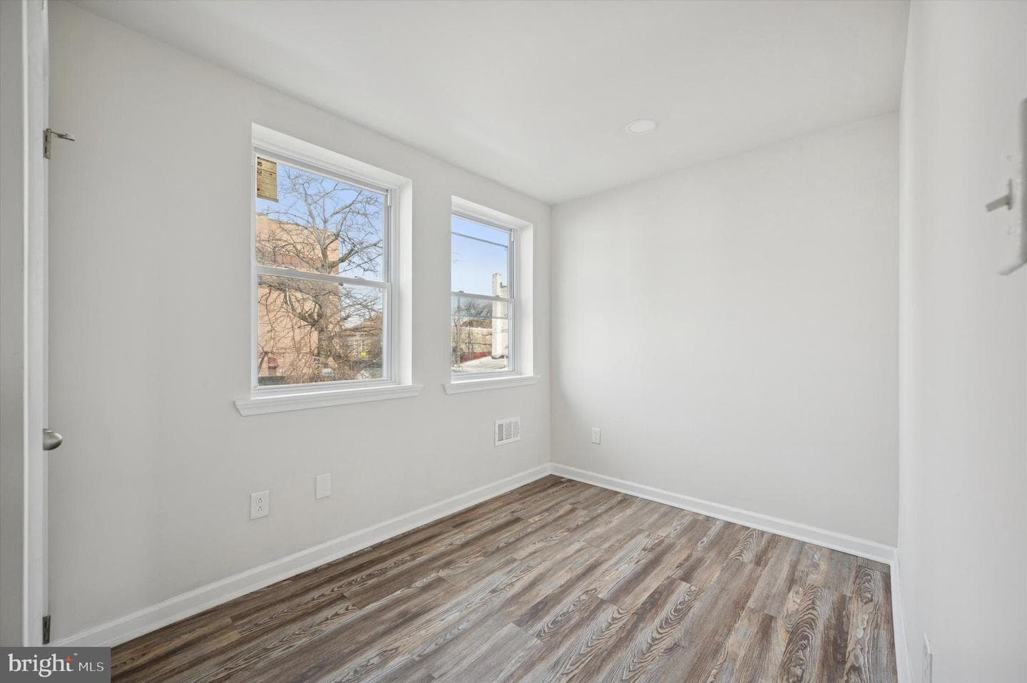 5611 Appletree Street photo 12