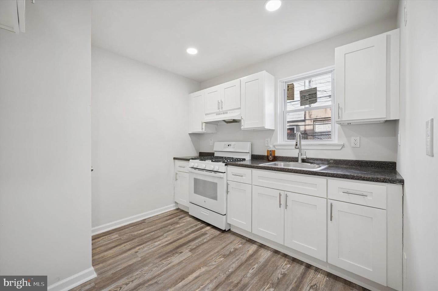 5611 Appletree Street photo 5