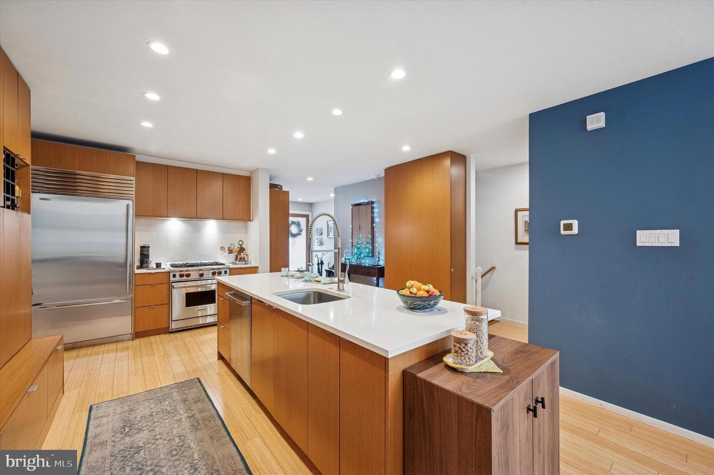 953 N American Street photo 10