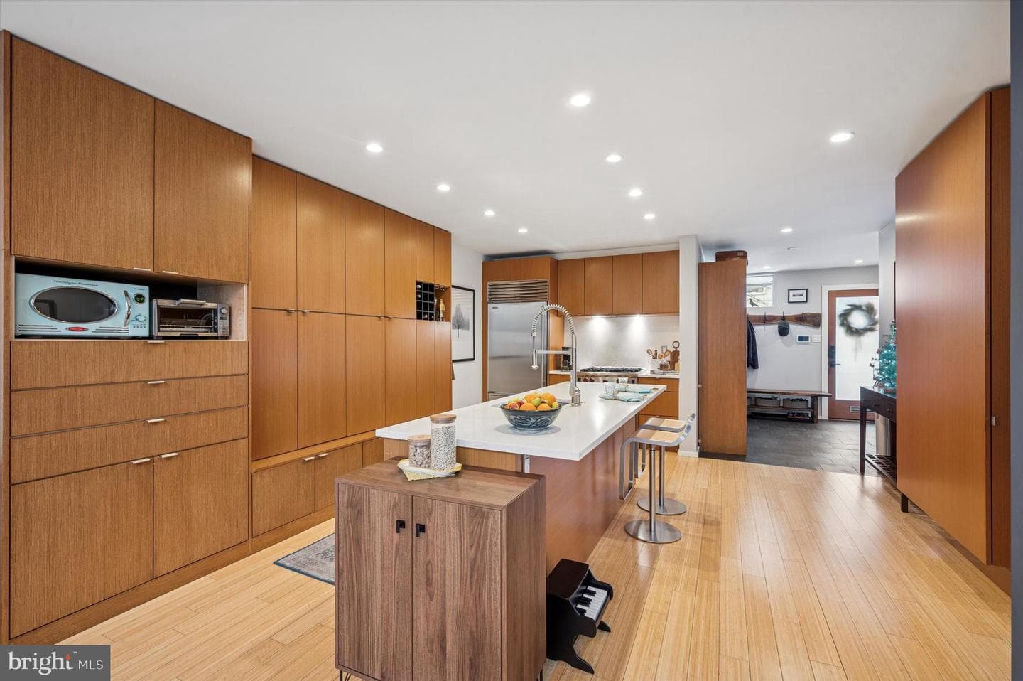 953 N American Street photo 12