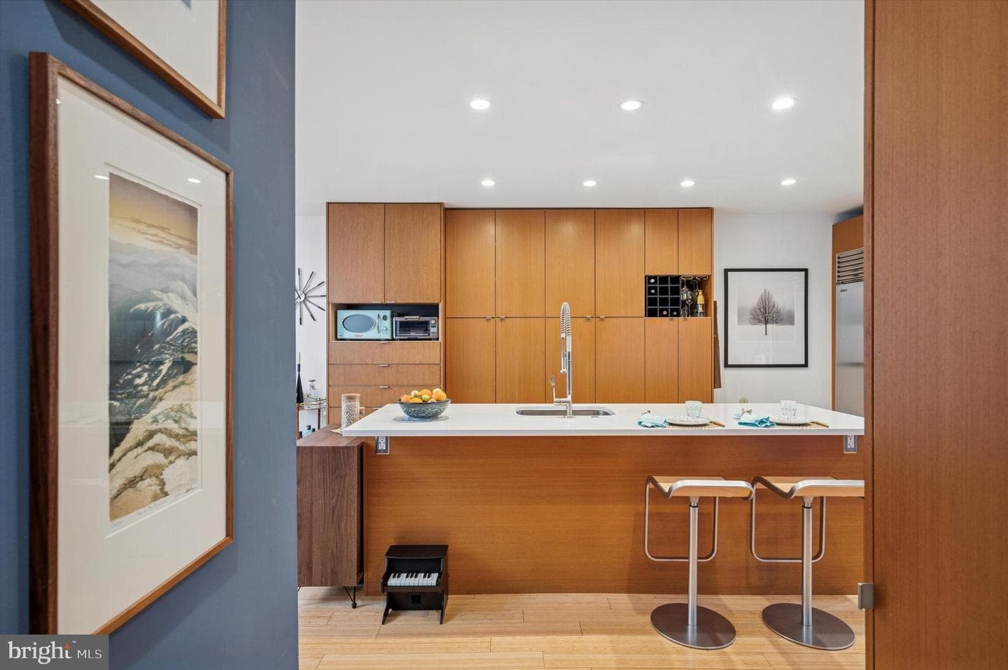 953 N American Street photo 15