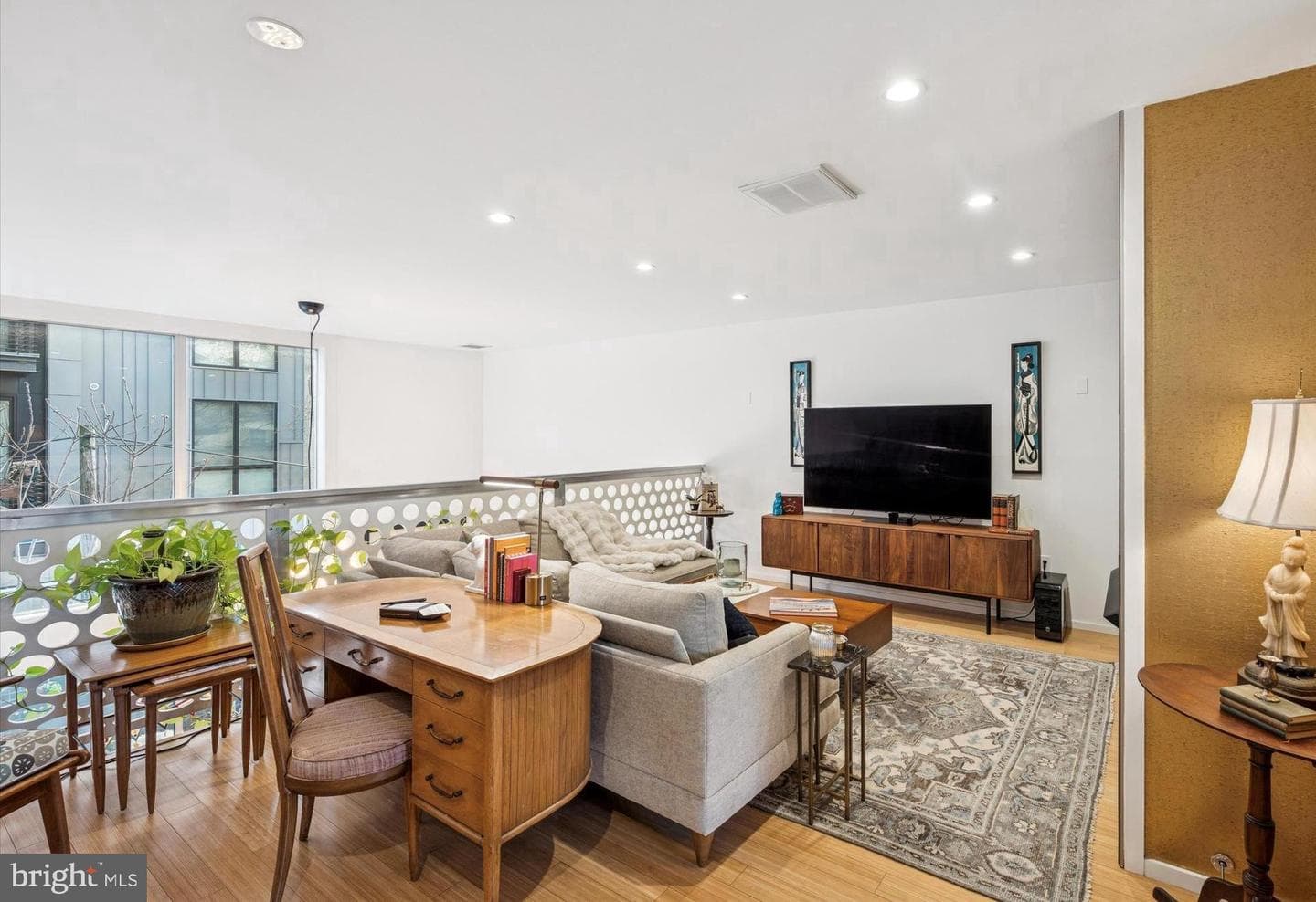 953 N American Street photo 23