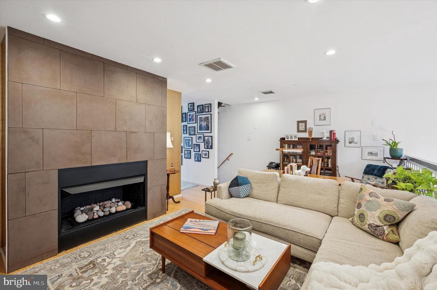 953 N American Street photo 25