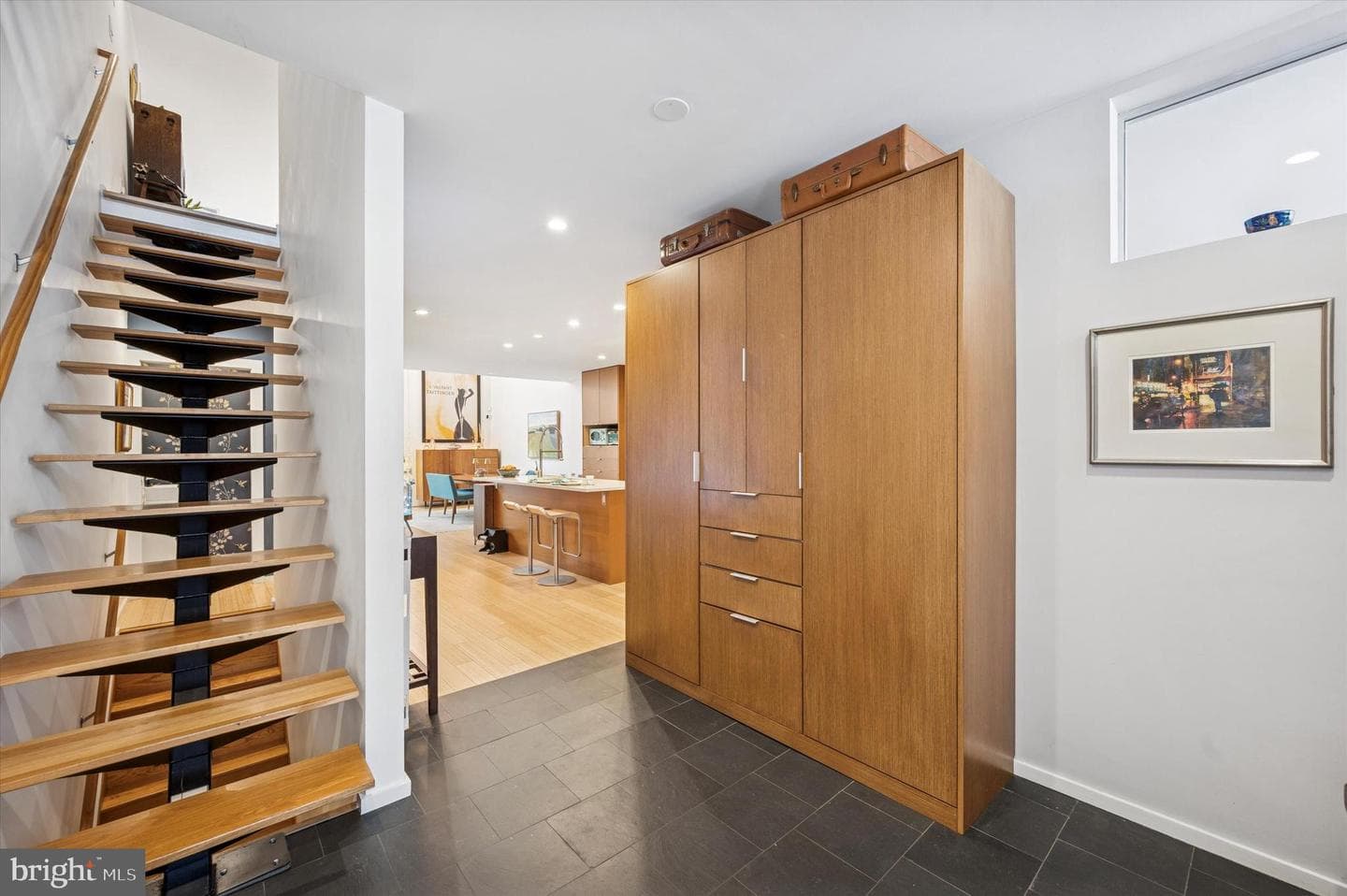 953 N American Street photo 3