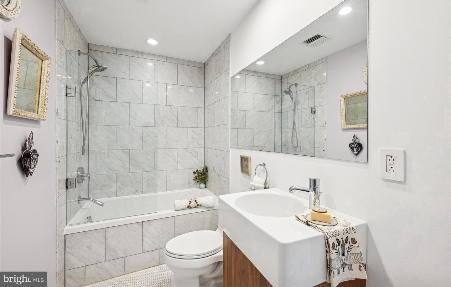953 N American Street photo 30