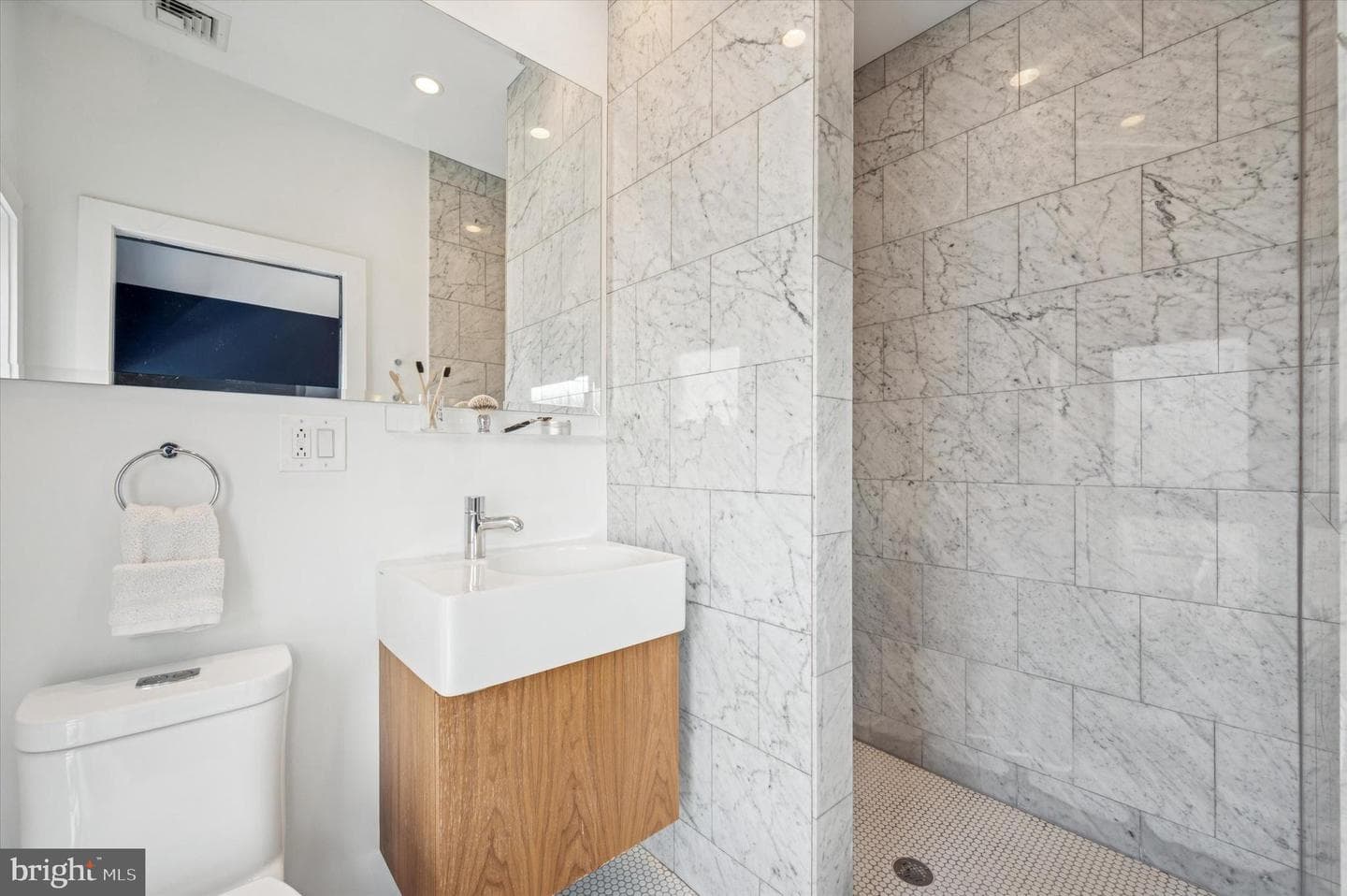 953 N American Street photo 36
