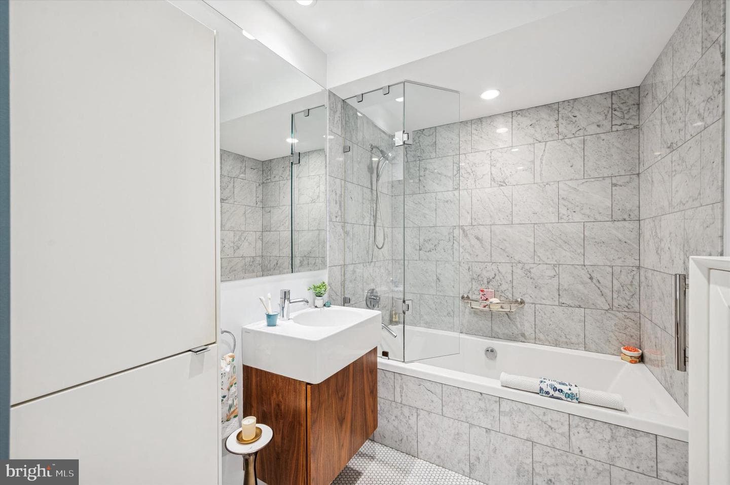 953 N American Street photo 41