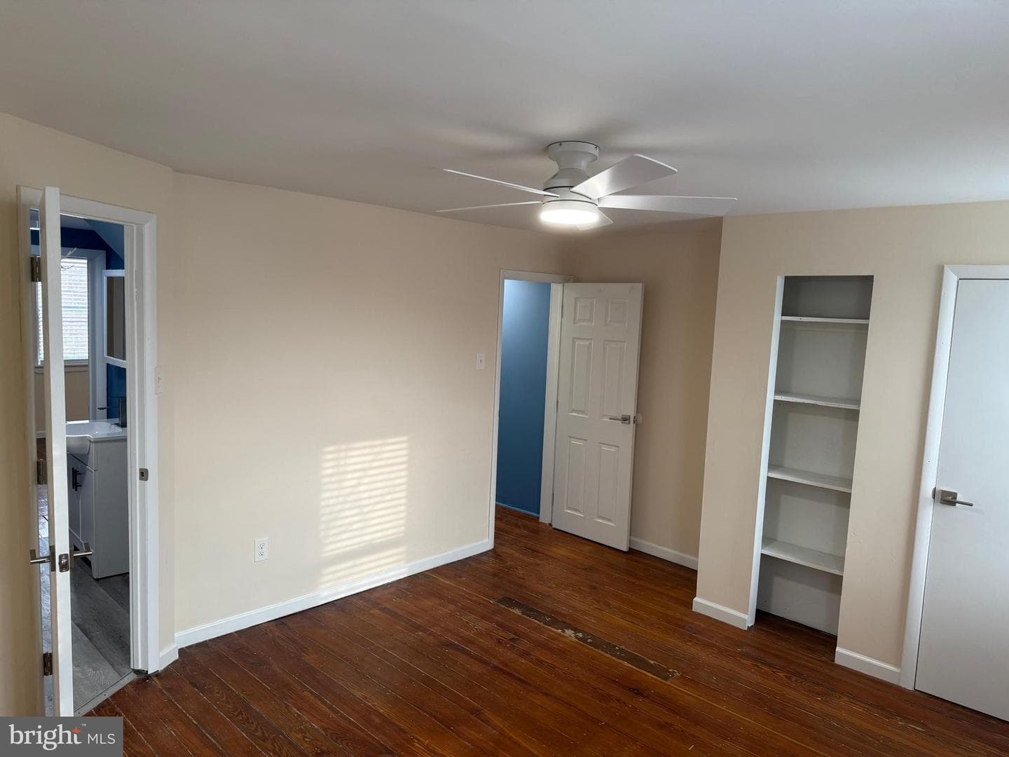 2729 E Cambria Street photo 16