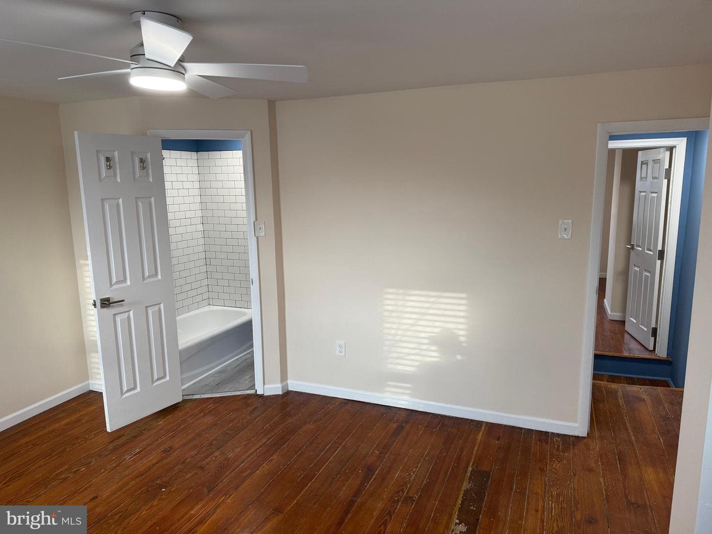 2729 E Cambria Street photo 17