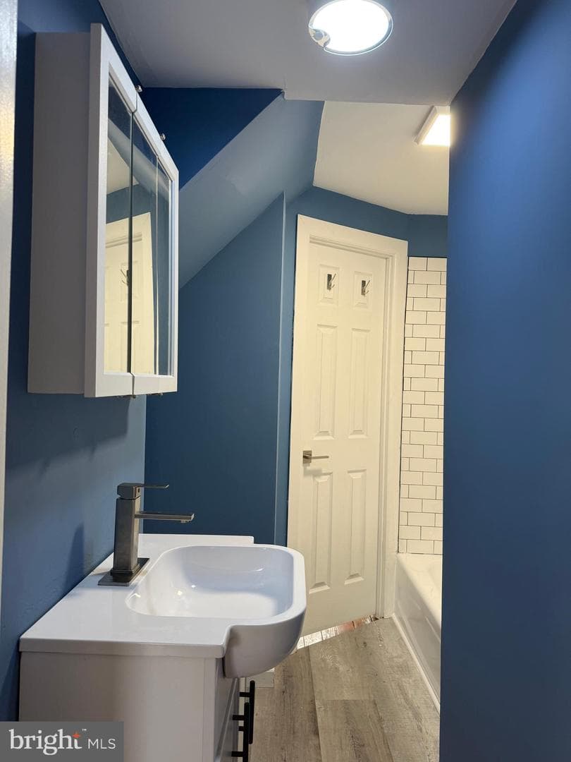 2729 E Cambria Street photo 20