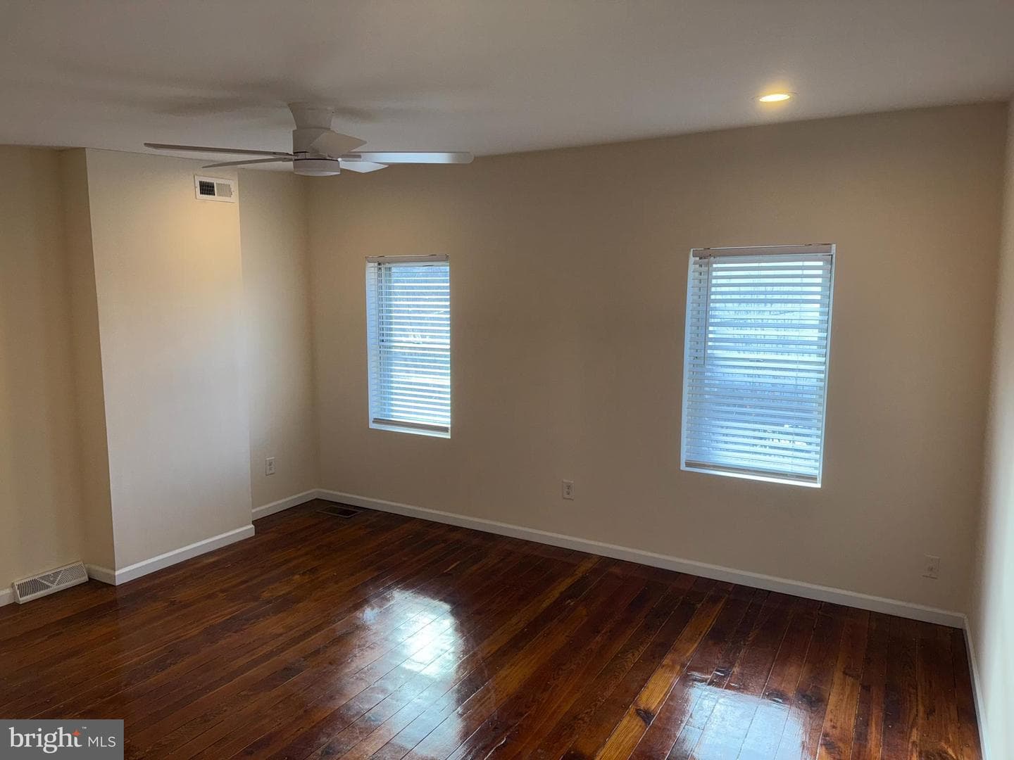 2729 E Cambria Street photo 27