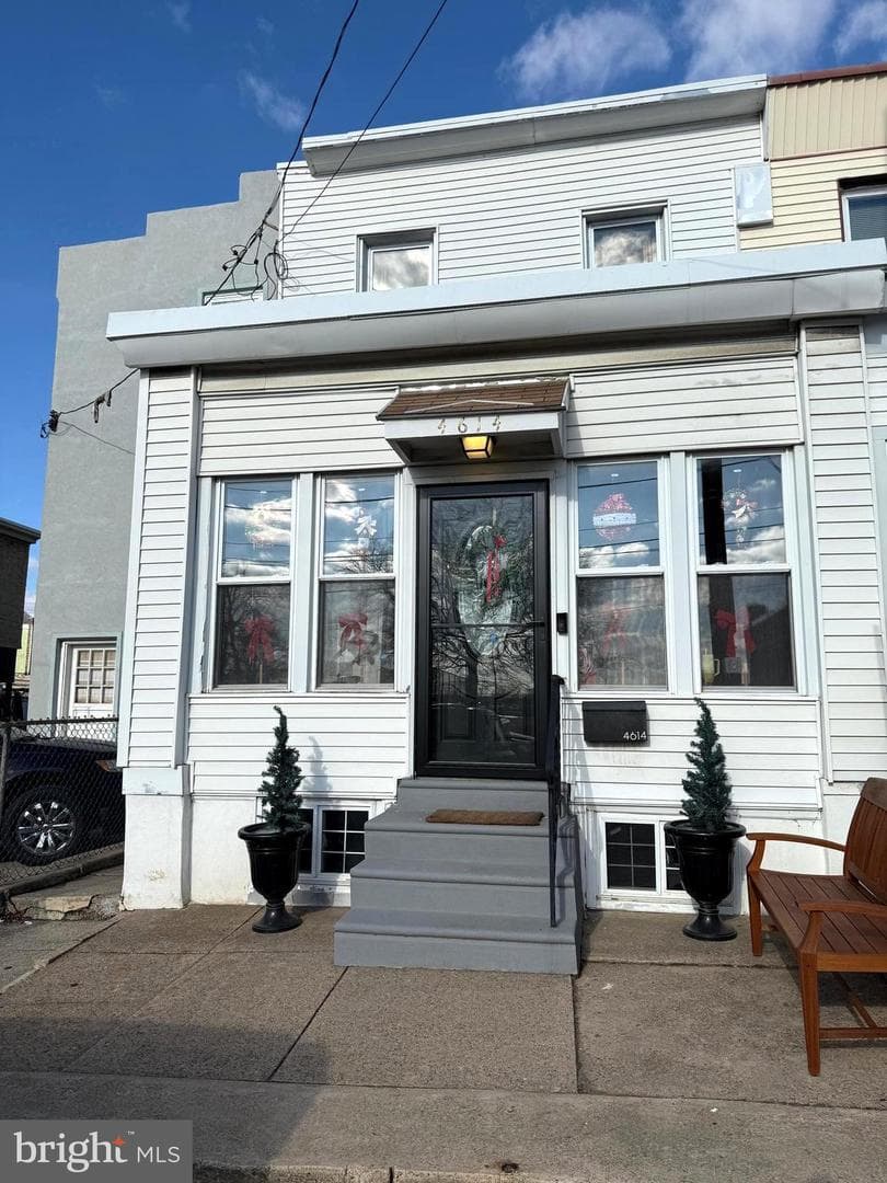4614 Richmond Street photo 1