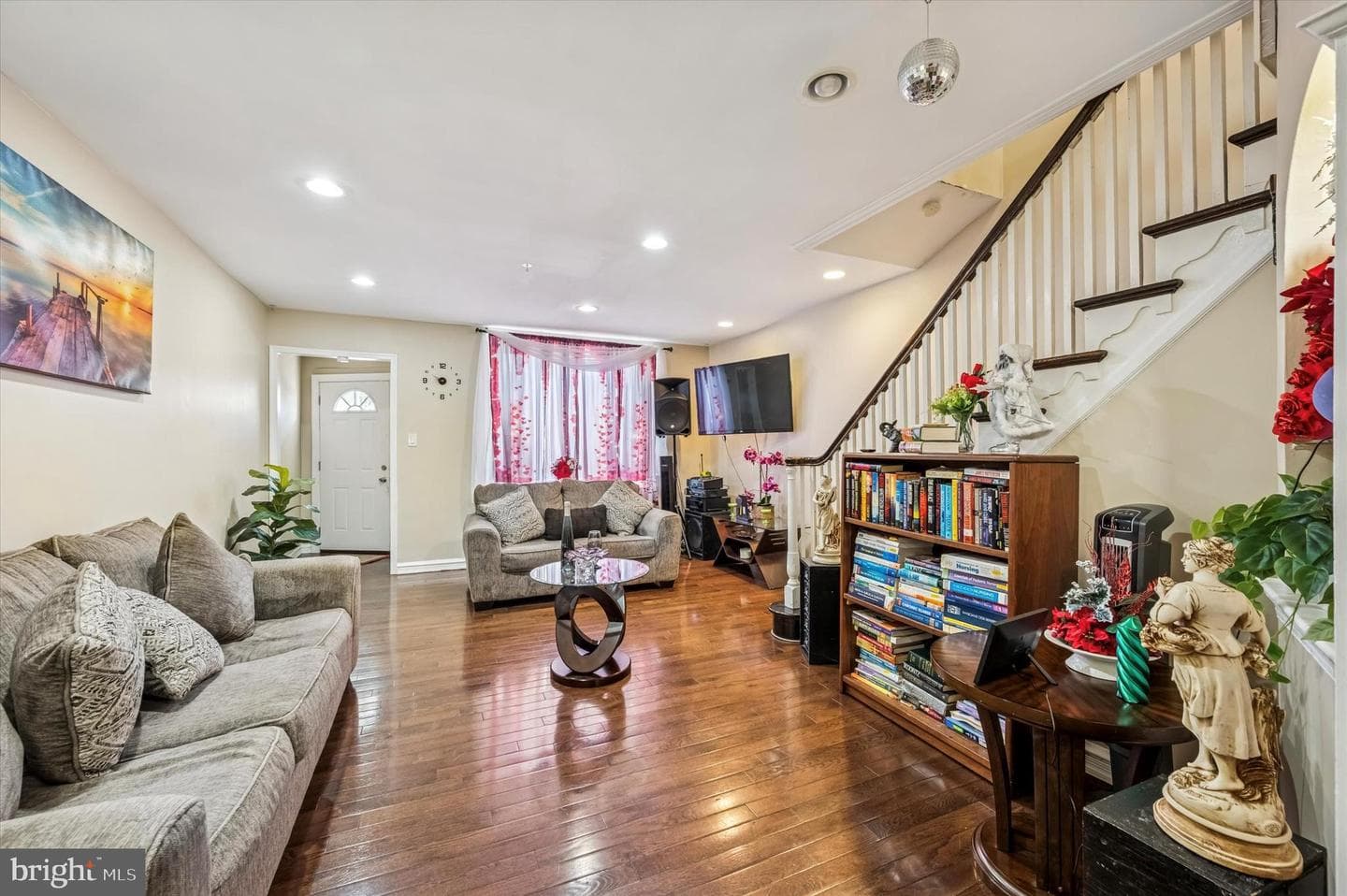 1639 Mohican Street photo 3