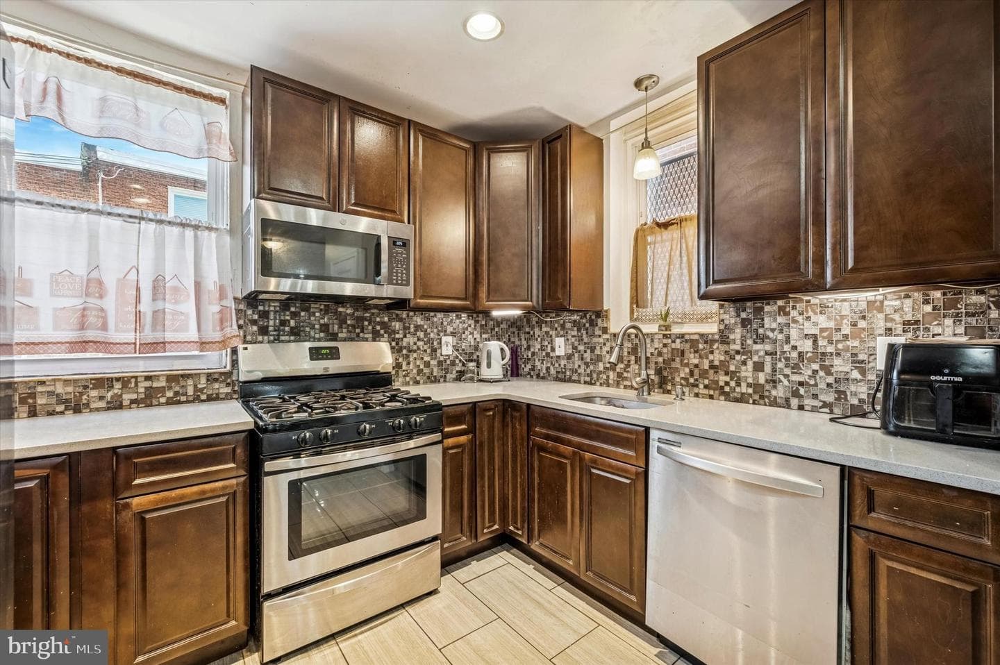 1639 Mohican Street photo 6