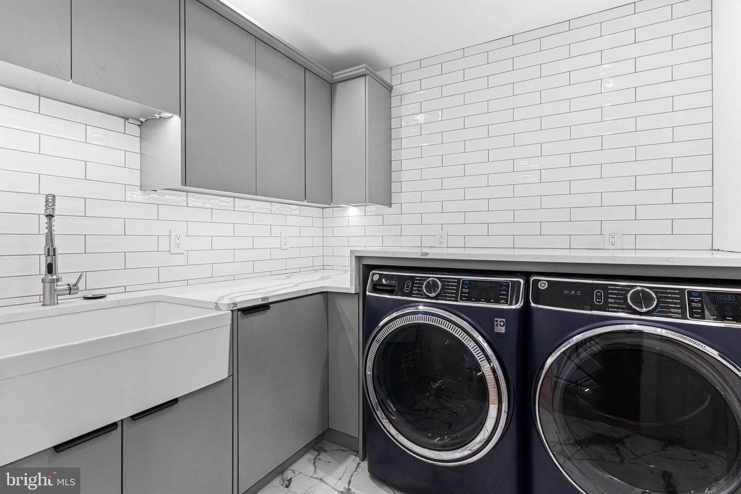 227 E Allen Street photo 52