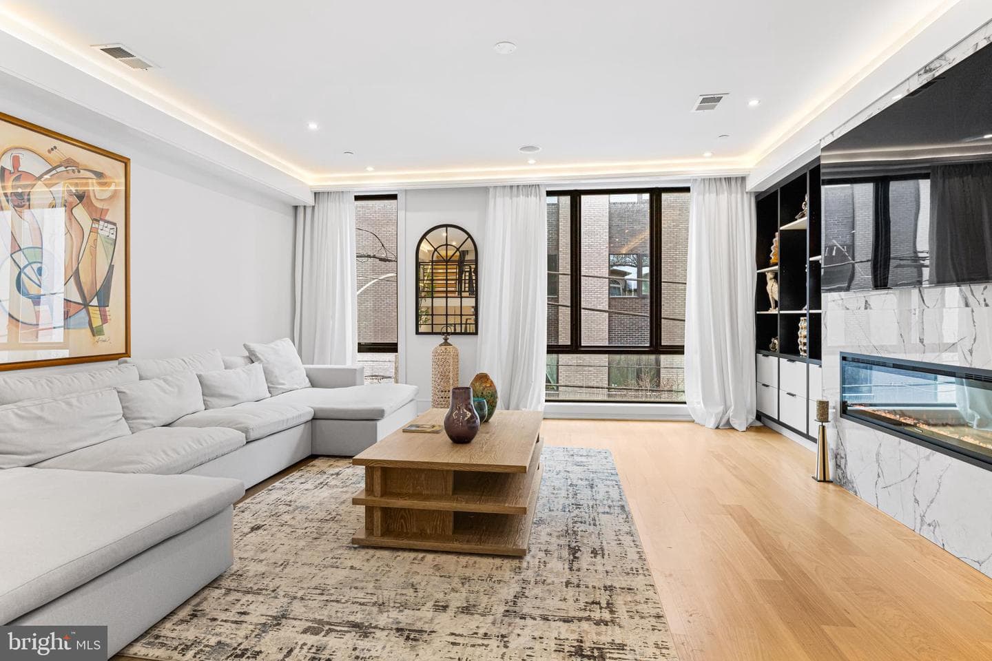 227 E Allen Street photo 9
