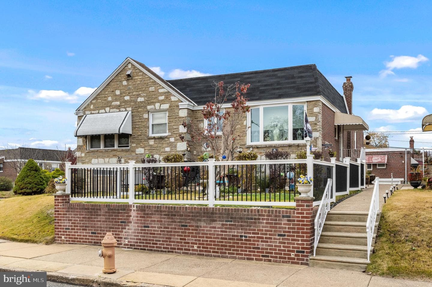 8102 Lister Street photo 1