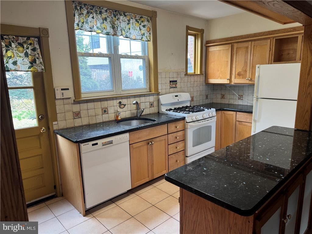 486 Roxborough Avenue photo 4