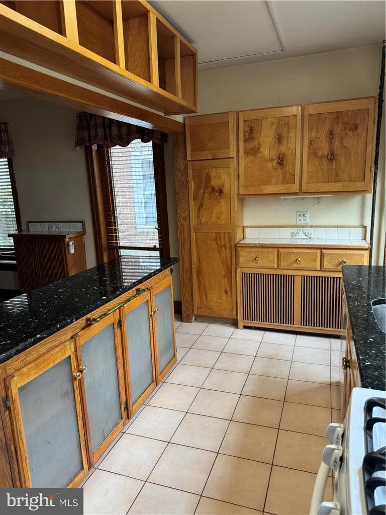 486 Roxborough Avenue photo 5