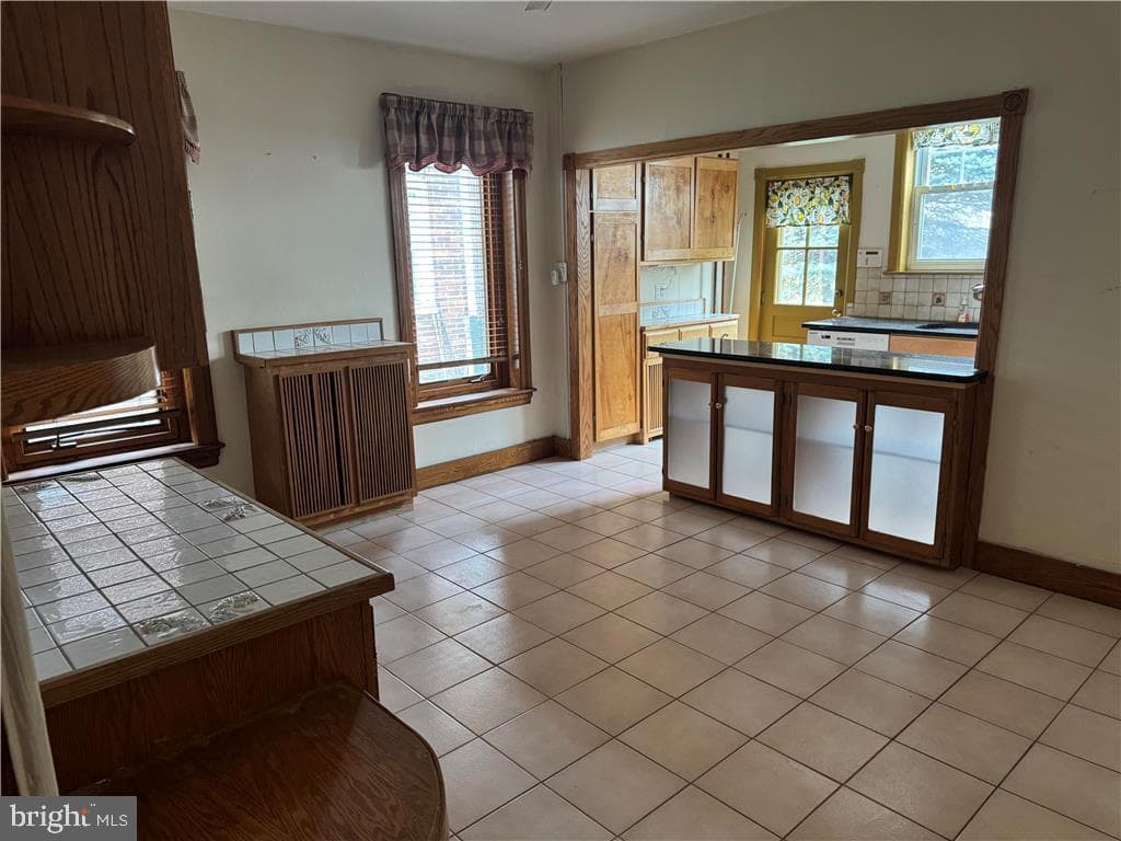 486 Roxborough Avenue photo 6