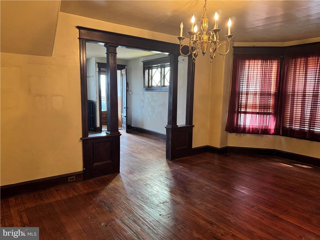 486 Roxborough Avenue photo 8