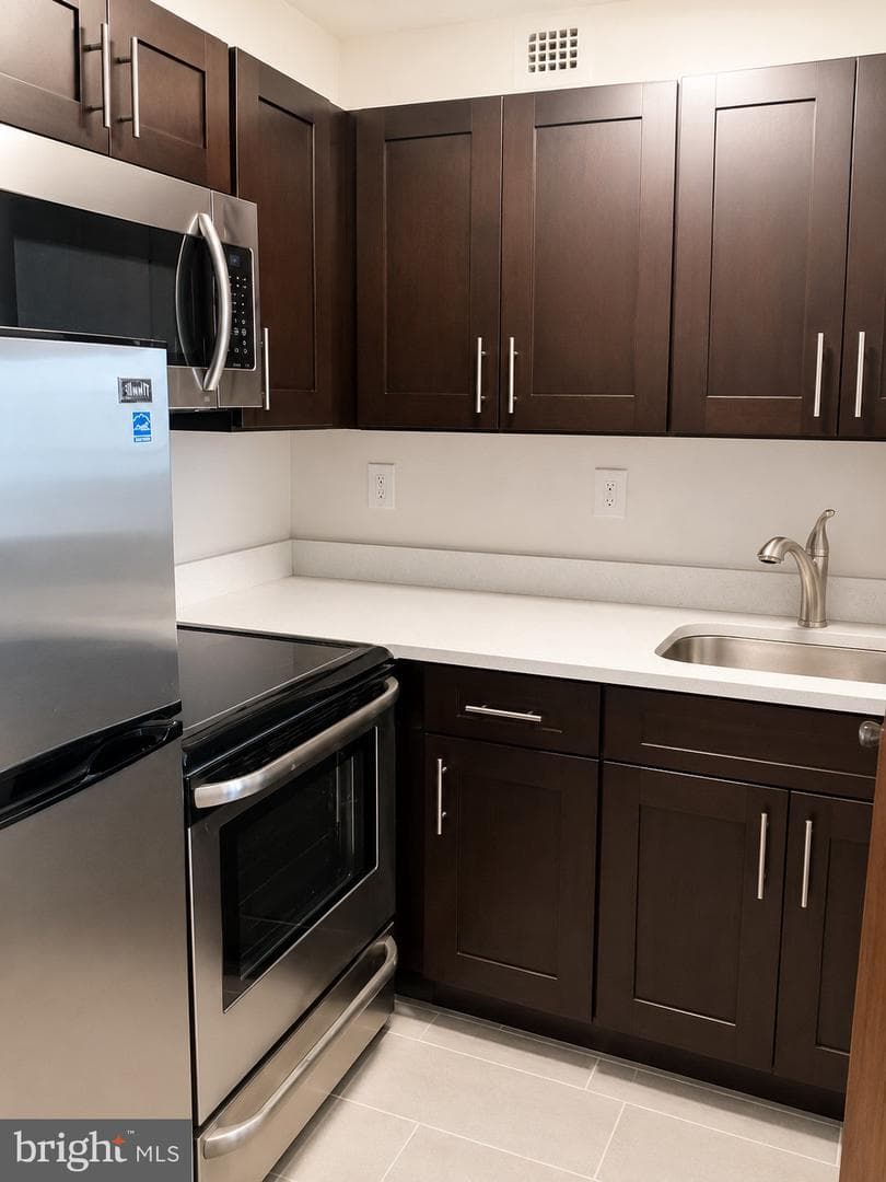 224 W Rittenhouse Square #817 photo 3