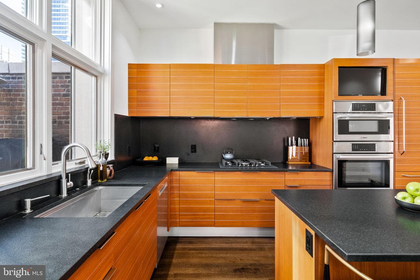 2041 Locust Street photo 42