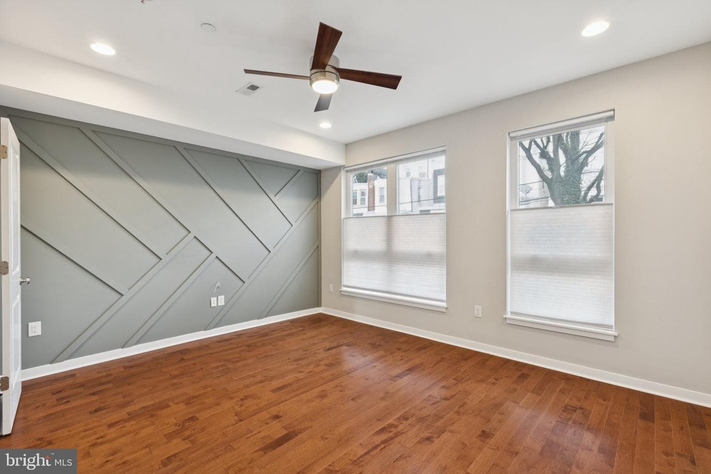3828 Manor Street photo 29