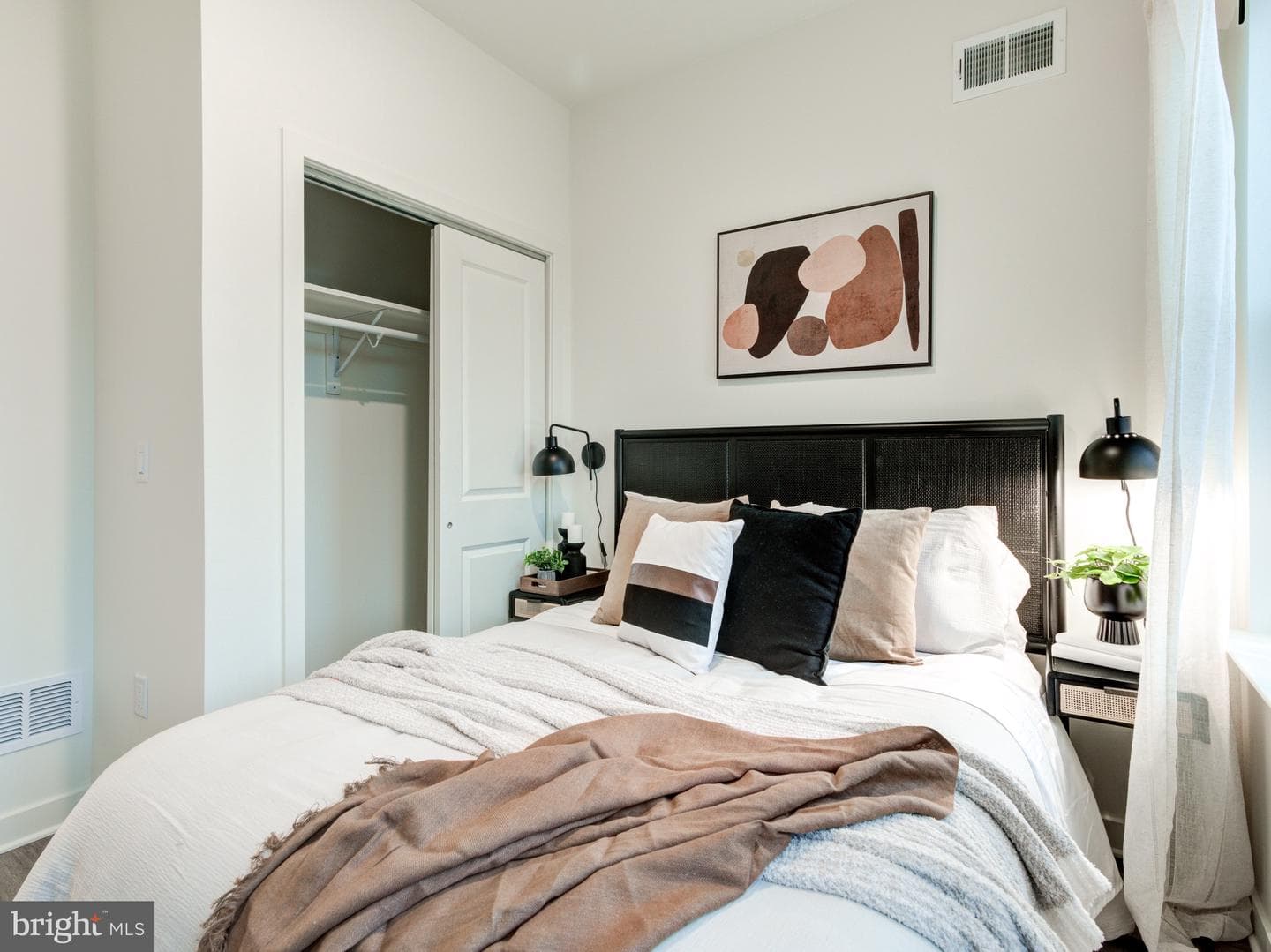 2855 Amber Street photo 5