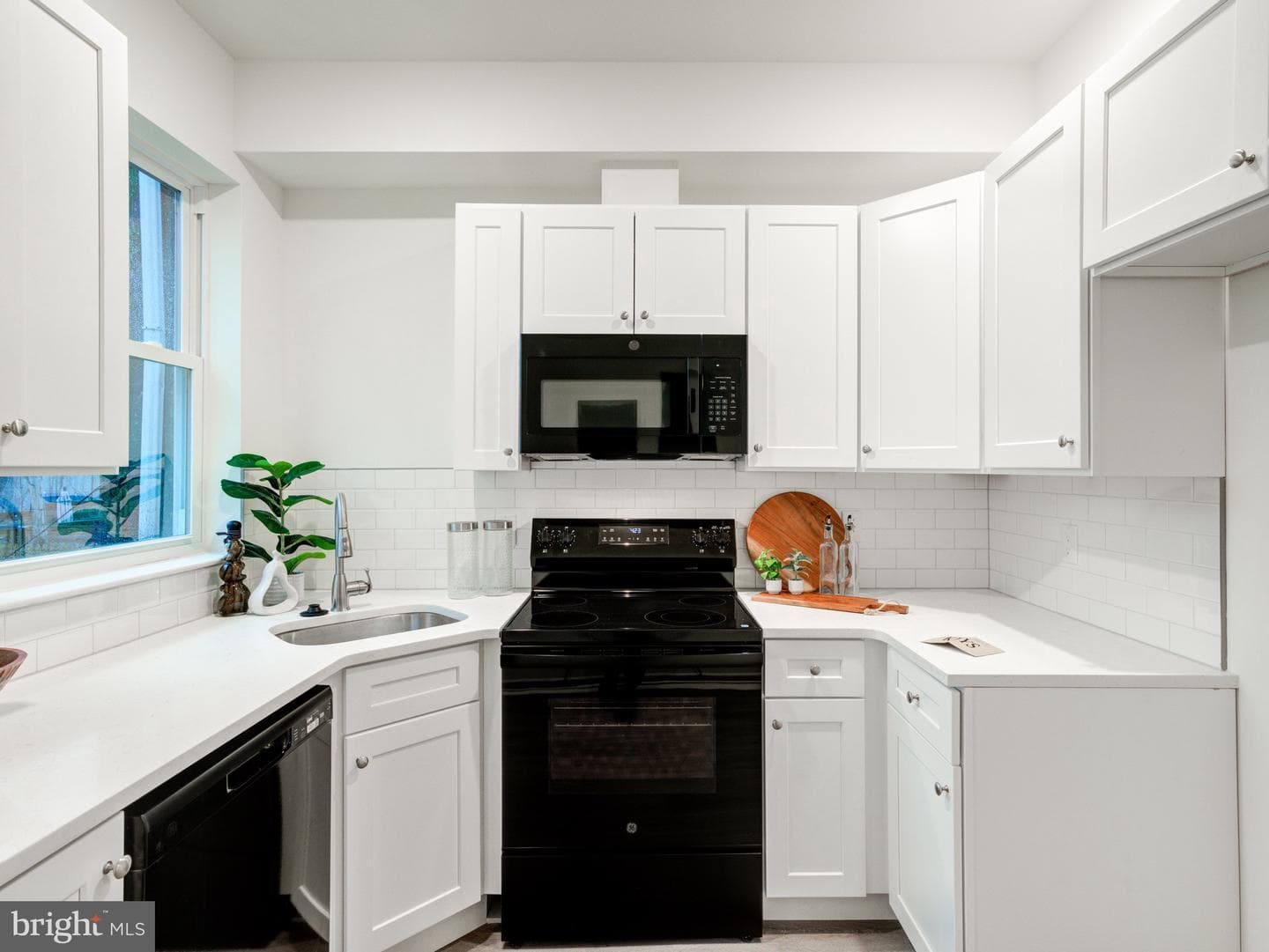 2855 Amber Street photo 6