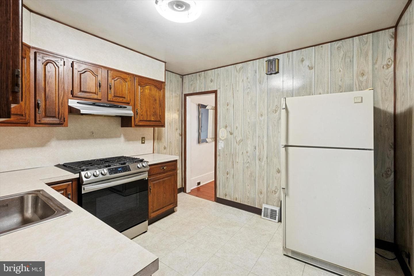 818 S Vogdes Street photo 10